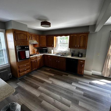 Cute Cape Cod Style Home Піттсфілд Екстер'єр фото