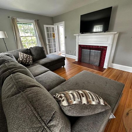 Cute Cape Cod Style Home Піттсфілд Екстер'єр фото