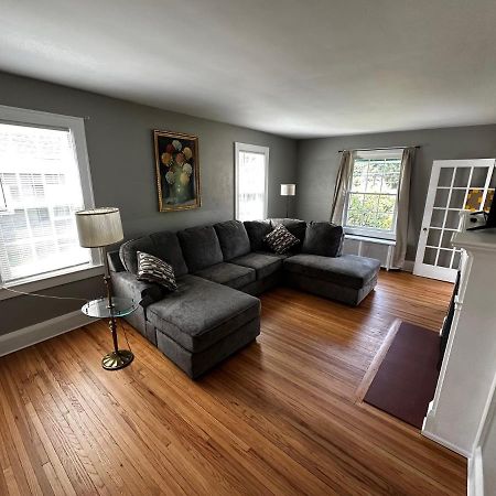 Cute Cape Cod Style Home Піттсфілд Екстер'єр фото