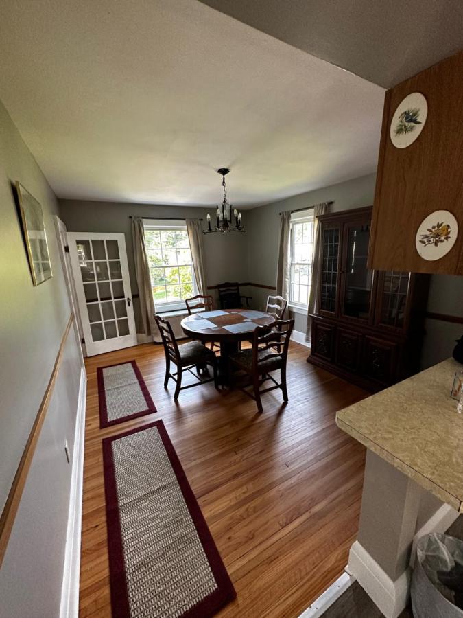 Cute Cape Cod Style Home Піттсфілд Екстер'єр фото