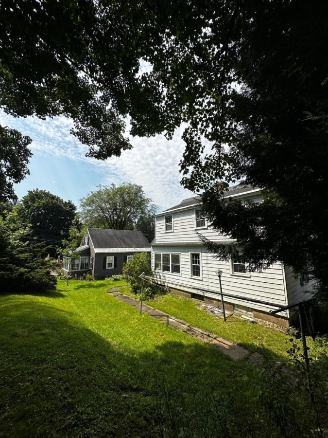Cute Cape Cod Style Home Піттсфілд Екстер'єр фото