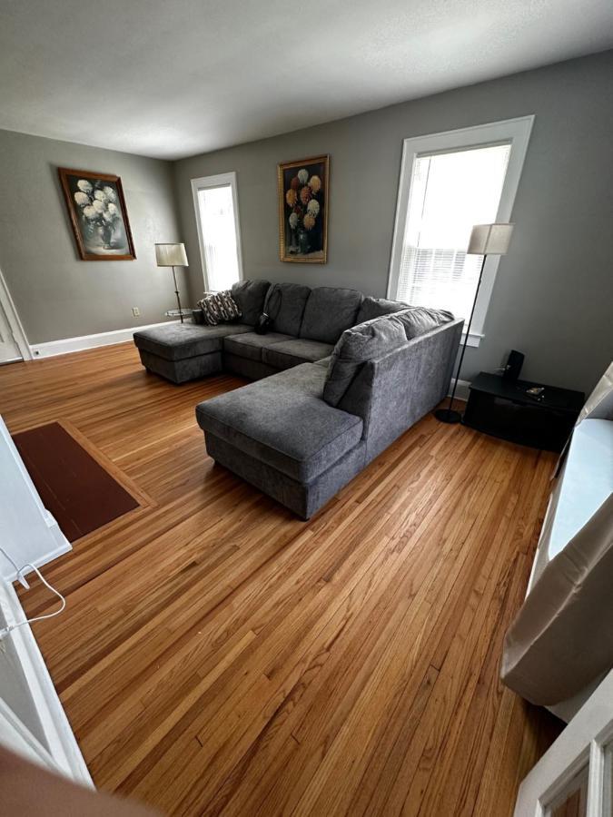 Cute Cape Cod Style Home Піттсфілд Екстер'єр фото