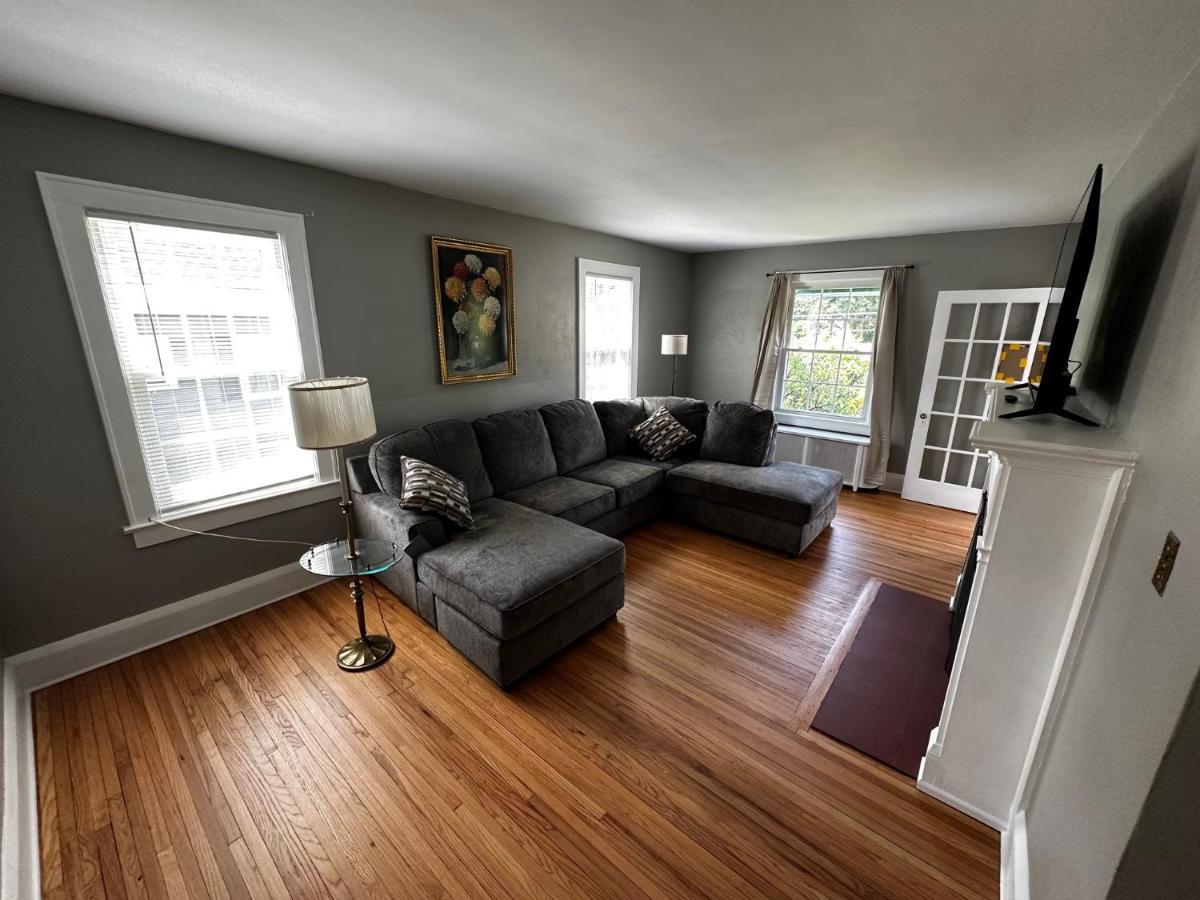 Cute Cape Cod Style Home Піттсфілд Екстер'єр фото