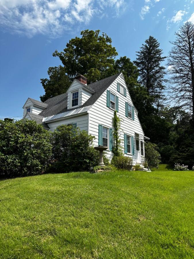 Cute Cape Cod Style Home Піттсфілд Екстер'єр фото