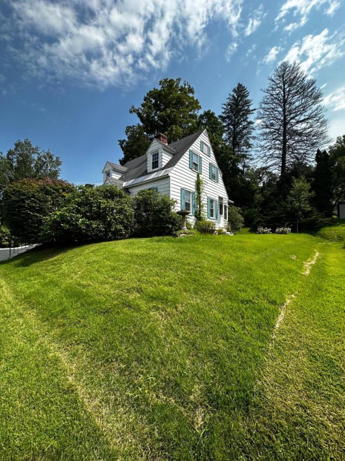 Cute Cape Cod Style Home Піттсфілд Екстер'єр фото